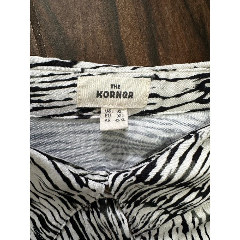 The Korner Black White Abstract Stripe Button Down Blouse XL T25219112 Viscose - Picture 3 of 6